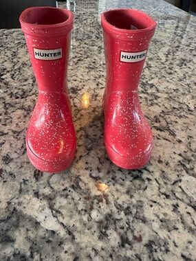 Hunter Kids Red Glitter Rain Boots! Super adorable 💜💜